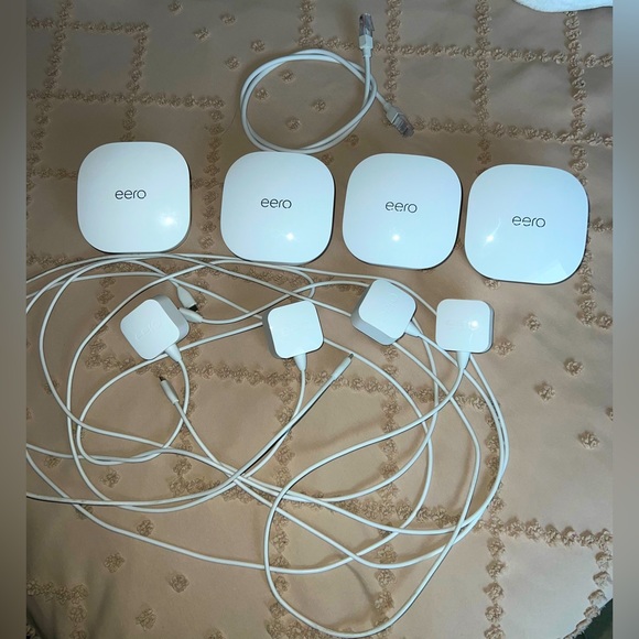 BUNDLE‼️ Amazon eero Mesh WiFi Router/Extender 4-Pack - Picture 5 of 9